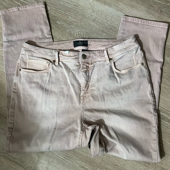 Chico’s So Slimming  Crop Jeans In Blush Size 1.5 (41) - Picture 1 of 7
